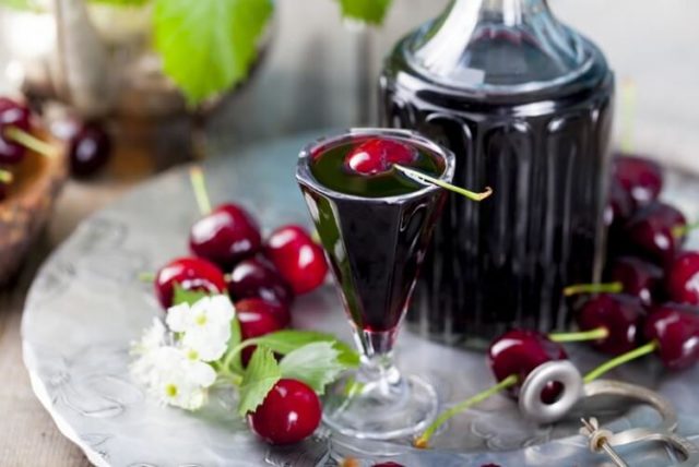 Pitted cherry vodka: how to make cherry tincture at home