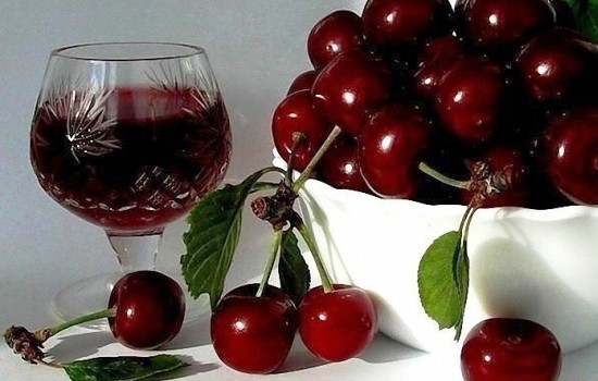 Pitted cherry wine: how to cook at home