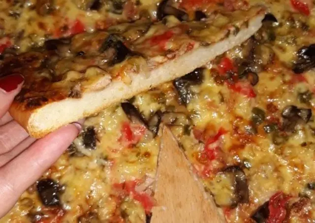 Pizza with mushrooms: cooking recipes with photos at home