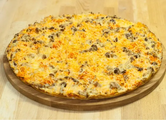 Pizza with mushrooms: cooking recipes with photos at home