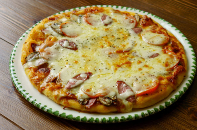 Pizza with mushrooms: cooking recipes with photos at home