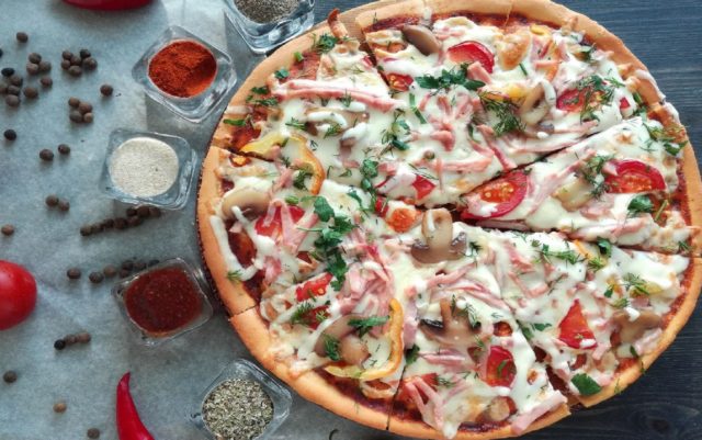 Pizza with mushrooms: recipes with photos