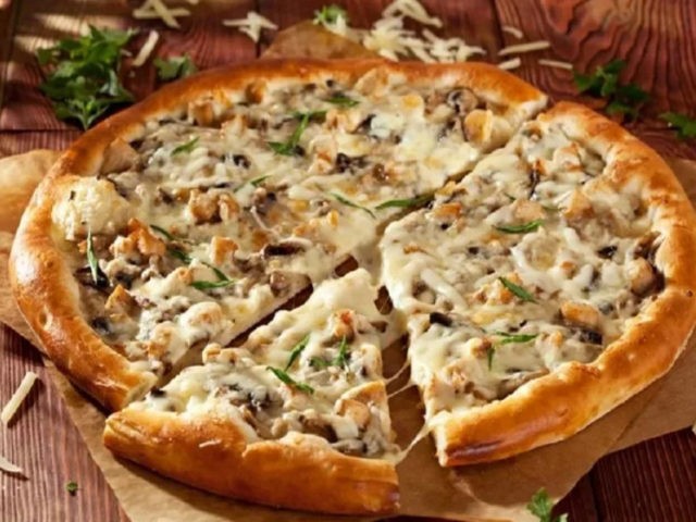 Pizza with porcini mushrooms: recipes with photos