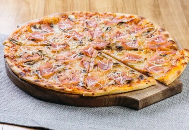 Pizza with porcini mushrooms: recipes with photos