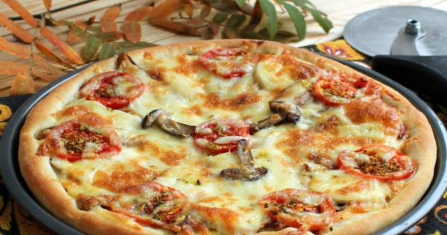 Pizza with porcini mushrooms: recipes with photos