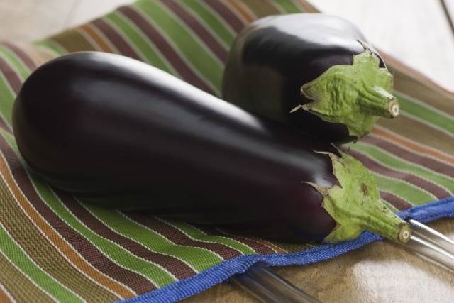 Planting eggplant in the ground seedlings