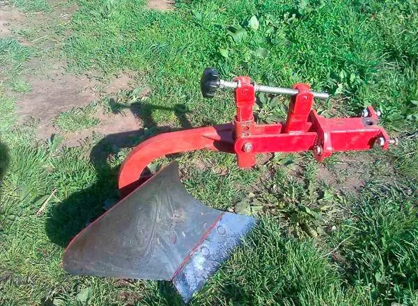 Planting potatoes under a walk-behind tractor 