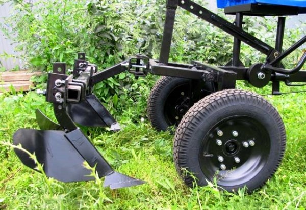 Planting potatoes with a walk-behind tractor with a hiller: instructions