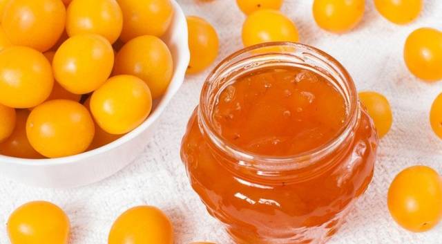 Plum jam with orange