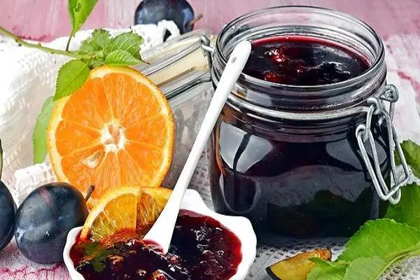 Plum jam with orange