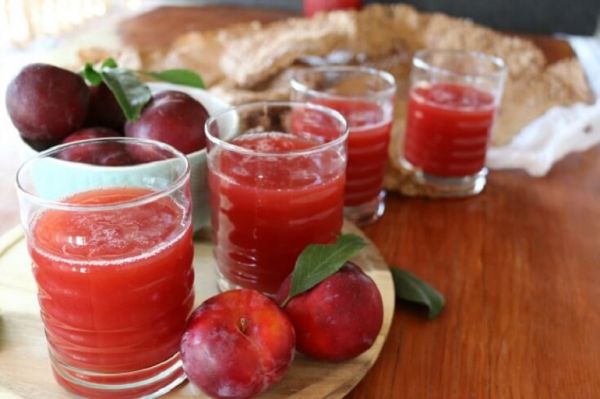 Plum juice for the winter