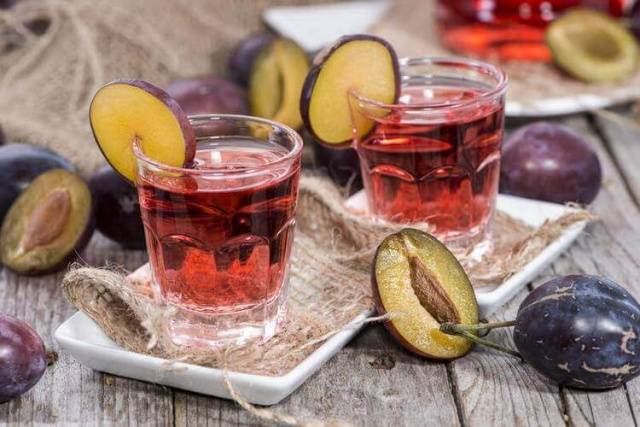 Plum liqueur