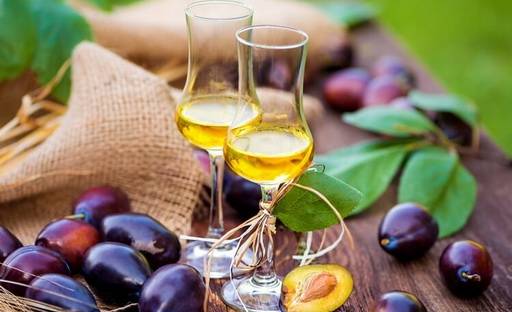 Plum liqueur