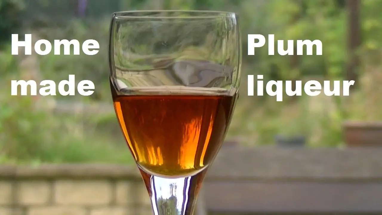 Plum liqueur at home