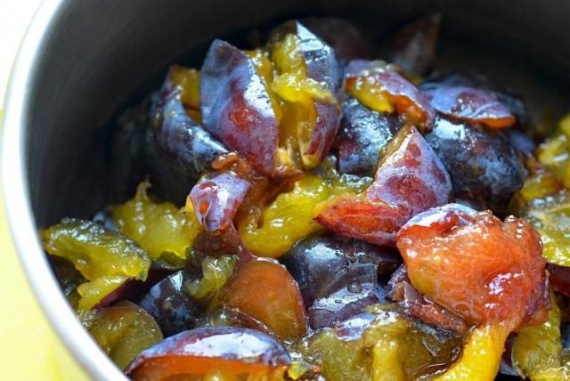 Plum tkemali sauce: a recipe for the winter