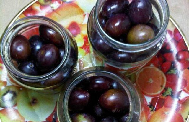 Plums in syrup