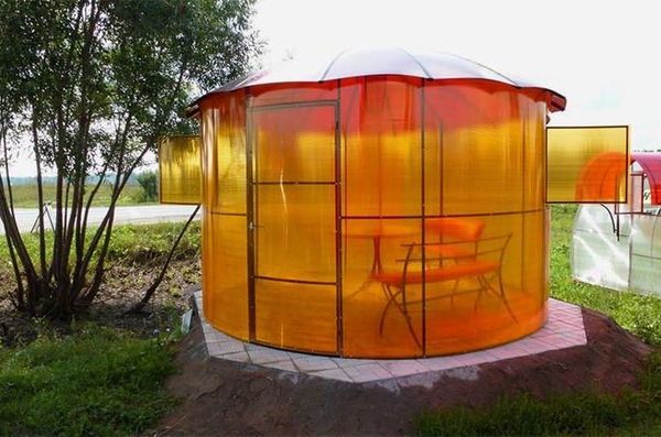 Polycarbonate gazebos: wood and metal construction projects, how to assemble a simple garden pavilion with your own hands