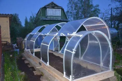 Polycarbonate greenhouse with opening roof 