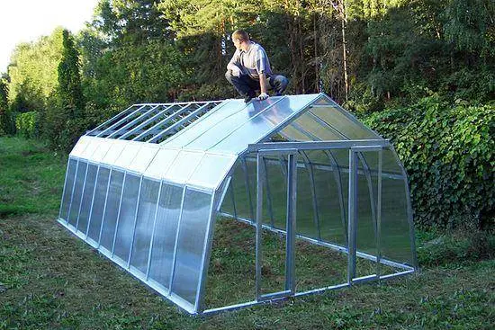 Polycarbonate greenhouse with opening roof 