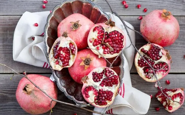 Pomegranate during early and late pregnancy