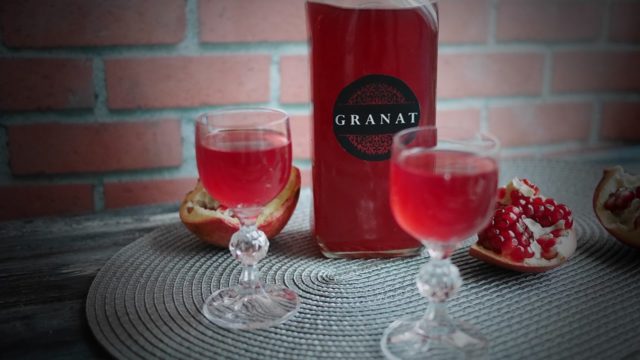 Pomegranate liqueur: recipes at home