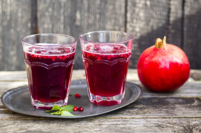 Pomegranate liqueur: recipes at home