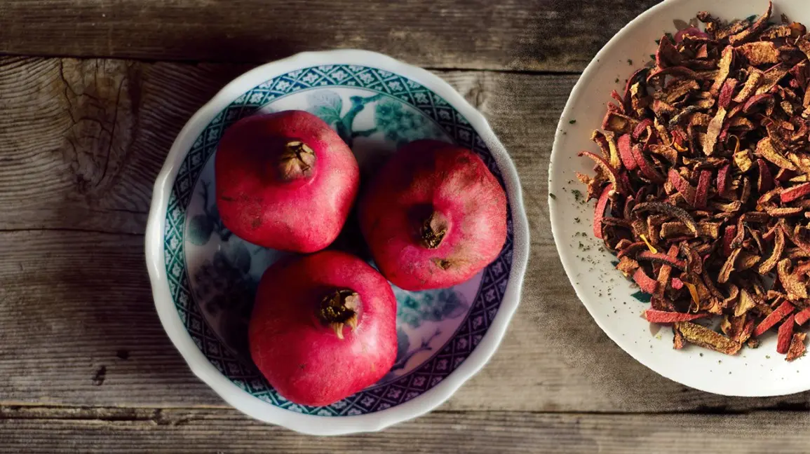 Pomegranate peel: what helps, how to take