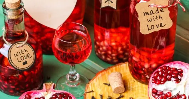 Pomegranate tincture at home