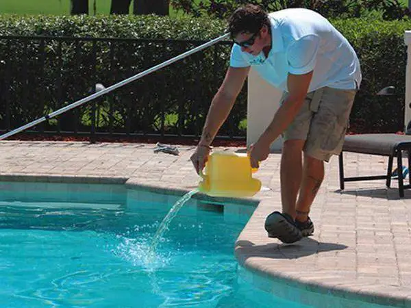 Pool tablets to keep the water from blooming