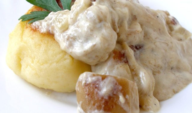 Porcini mushroom sauce: for meat, pasta, recipes with photos