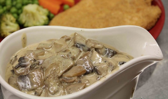 Porcini mushroom sauce: for meat, pasta, recipes with photos