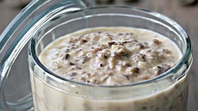 Porcini mushroom sauce: for meat, pasta, recipes with photos