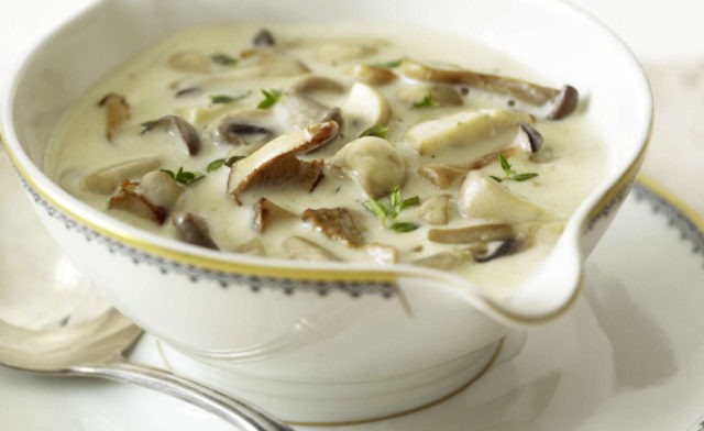 Porcini mushrooms in sour cream: fried and stewed, delicious recipes