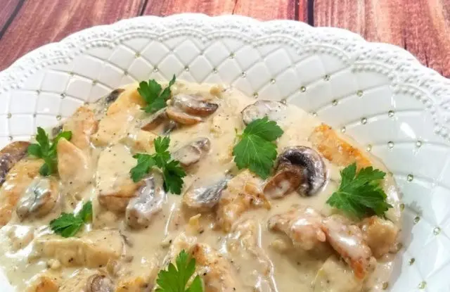 Porcini mushrooms in sour cream: fried and stewed, delicious recipes