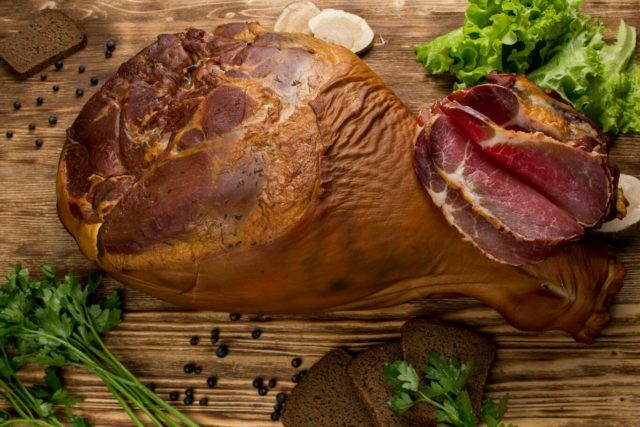 Pork ham: smoking recipes at home, in a smokehouse