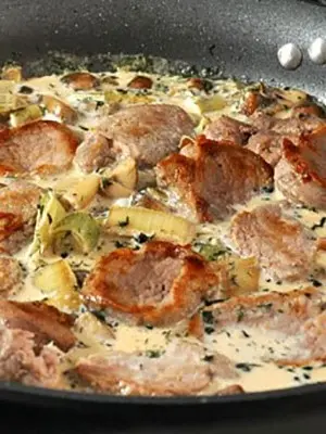 Pork with champignons: delicious recipes