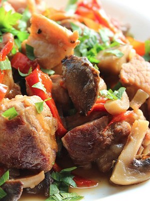 Pork with champignons: delicious recipes