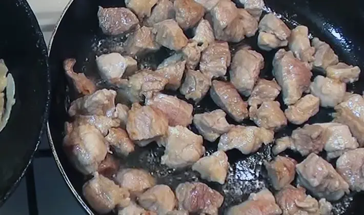 Pork with champignons: delicious recipes