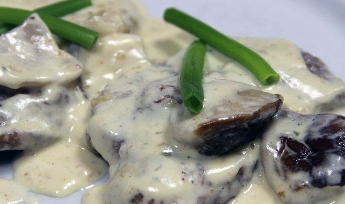 Pork with mushrooms cooked in sauce