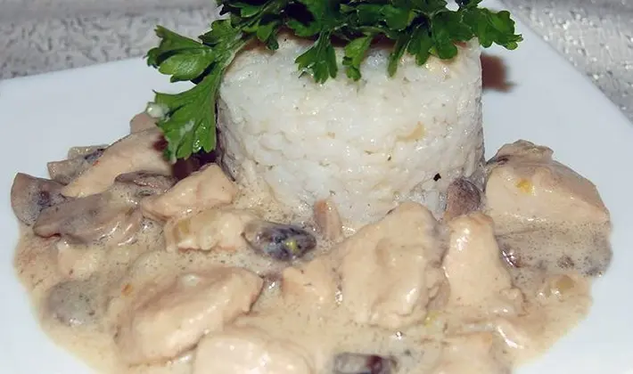 Pork with mushrooms cooked in sauce