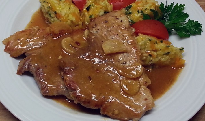 Pork with mushrooms cooked in sauce