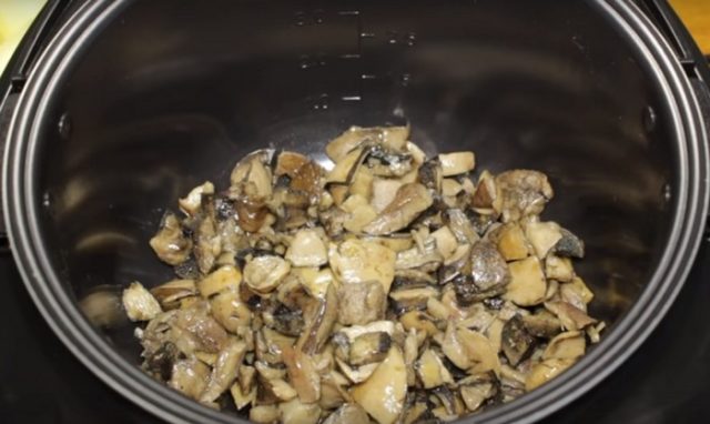 Pork with mushrooms: in a pan, in the oven, in a slow cooker