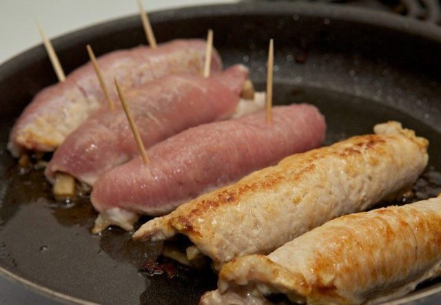 Pork with porcini mushrooms: in the oven, slow cooker