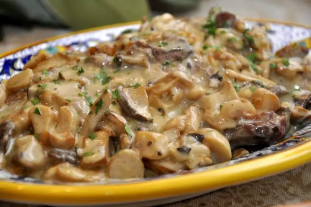 Pork with porcini mushrooms: in the oven, slow cooker