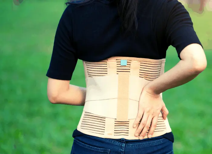 Postpartum belt &#8211; advantages, use, types. How much is the postpartum belt?