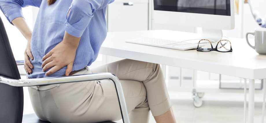 Posture defects and work in a corporation. Seven ways to relieve back pain at the desk