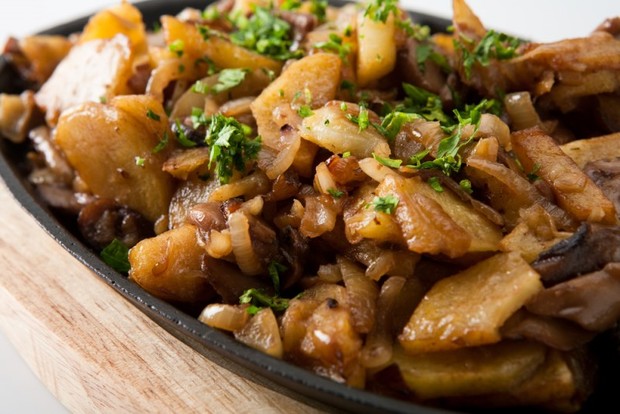 Potatoes with champignons and sour cream: in the oven, in a pan, stewed, fried