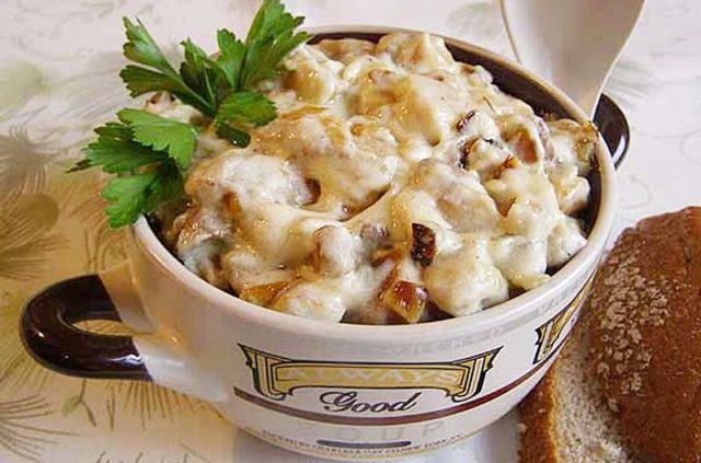 Potatoes with champignons and sour cream: in the oven, in a pan, stewed, fried