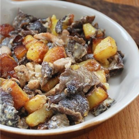 Potatoes with champignons and sour cream: in the oven, in a pan, stewed, fried