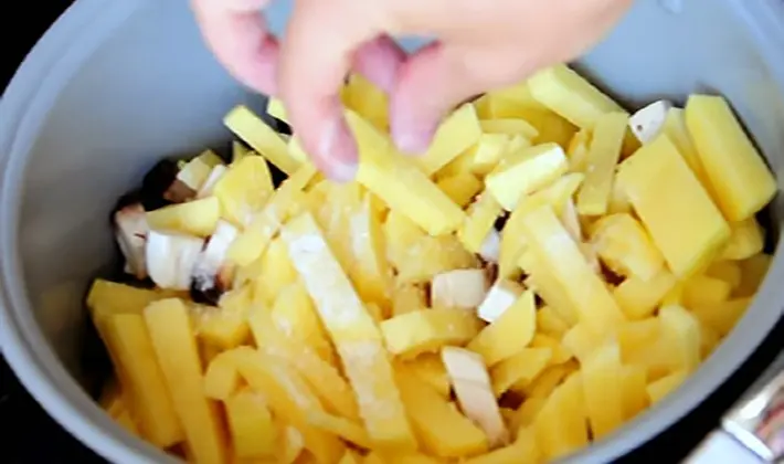 Potatoes with champignons cooked in a slow cooker